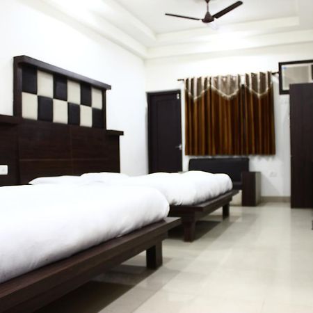 Hotel Maharaja Katra  Oda fotoğraf