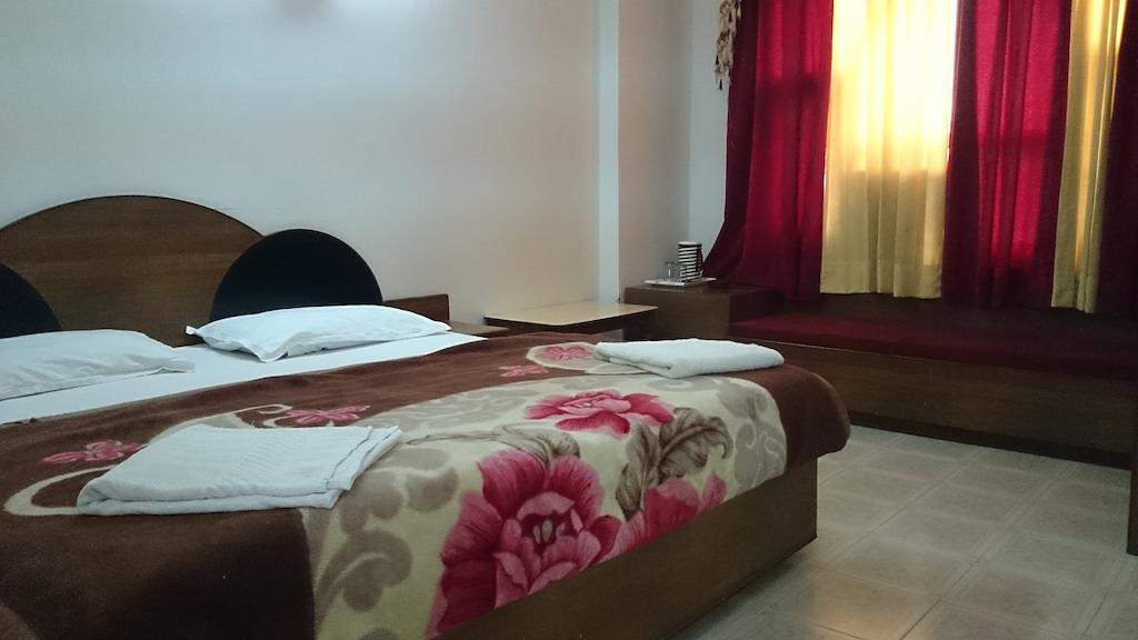 Hotel Maharaja Katra  Oda fotoğraf
