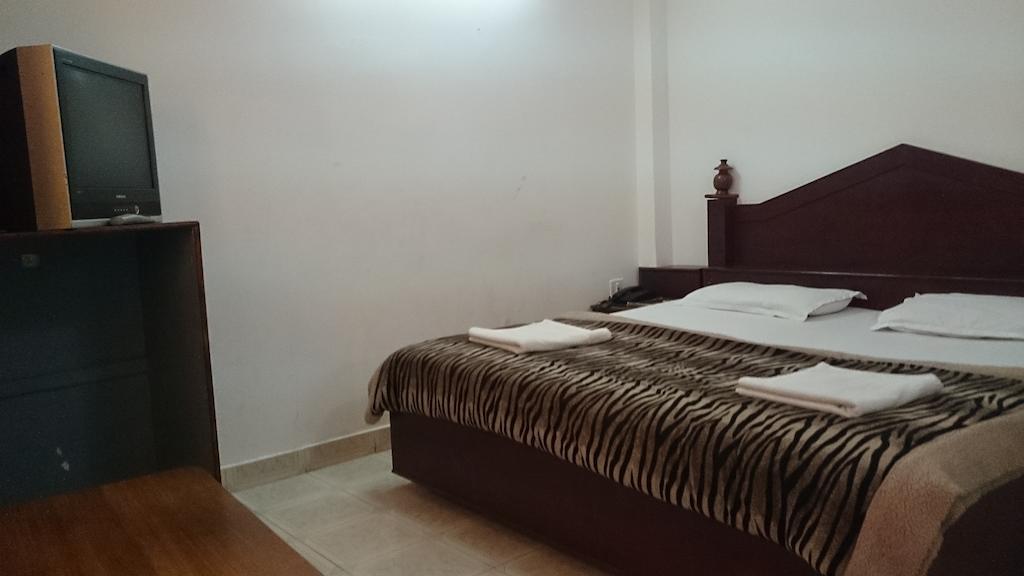 Hotel Maharaja Katra  Oda fotoğraf