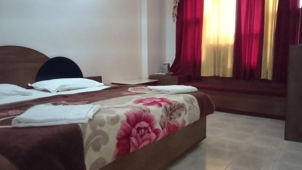 Hotel Maharaja Katra  Oda fotoğraf