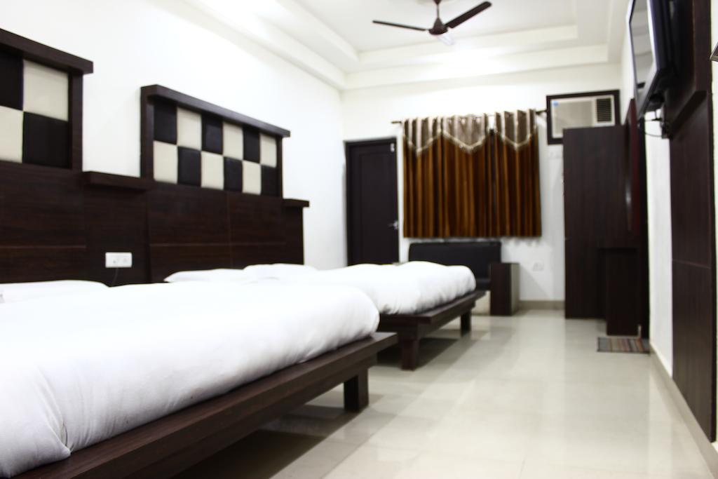 Hotel Maharaja Katra  Oda fotoğraf